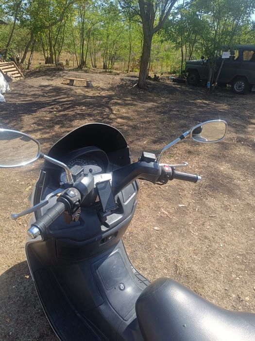 Японский Макси скутер Suzuki sky wave 250