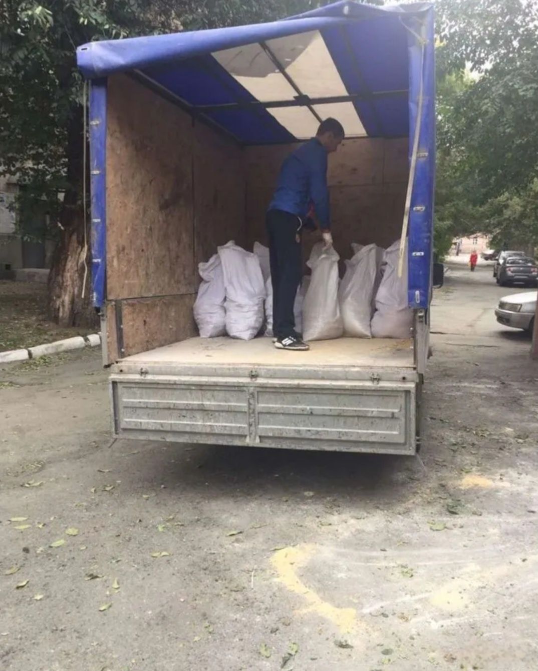 Вывоз мусора , Грузчики , Вывоз старой мебели хлама , Вывоз веток лист