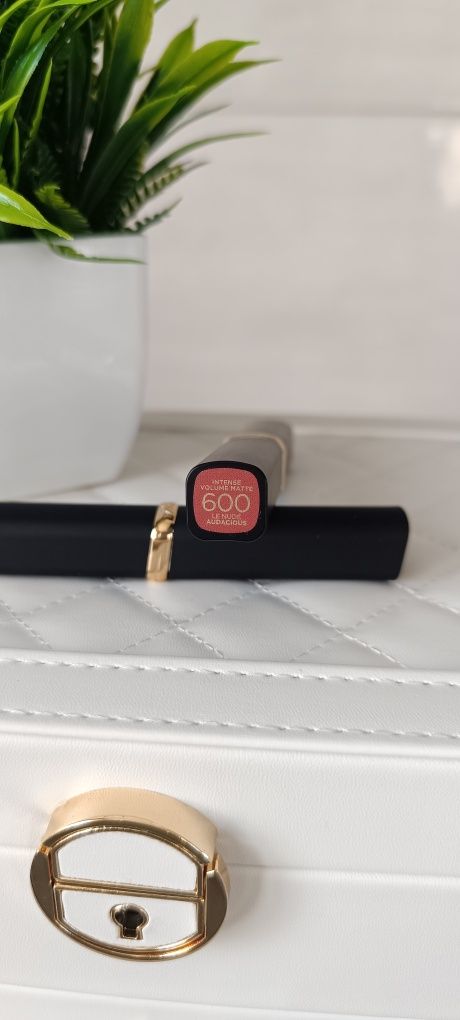 Szminka L'Oreal odcień 600