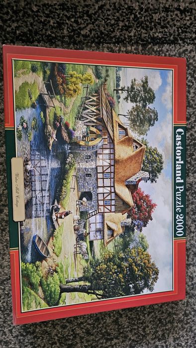 Puzzle 2000 element.