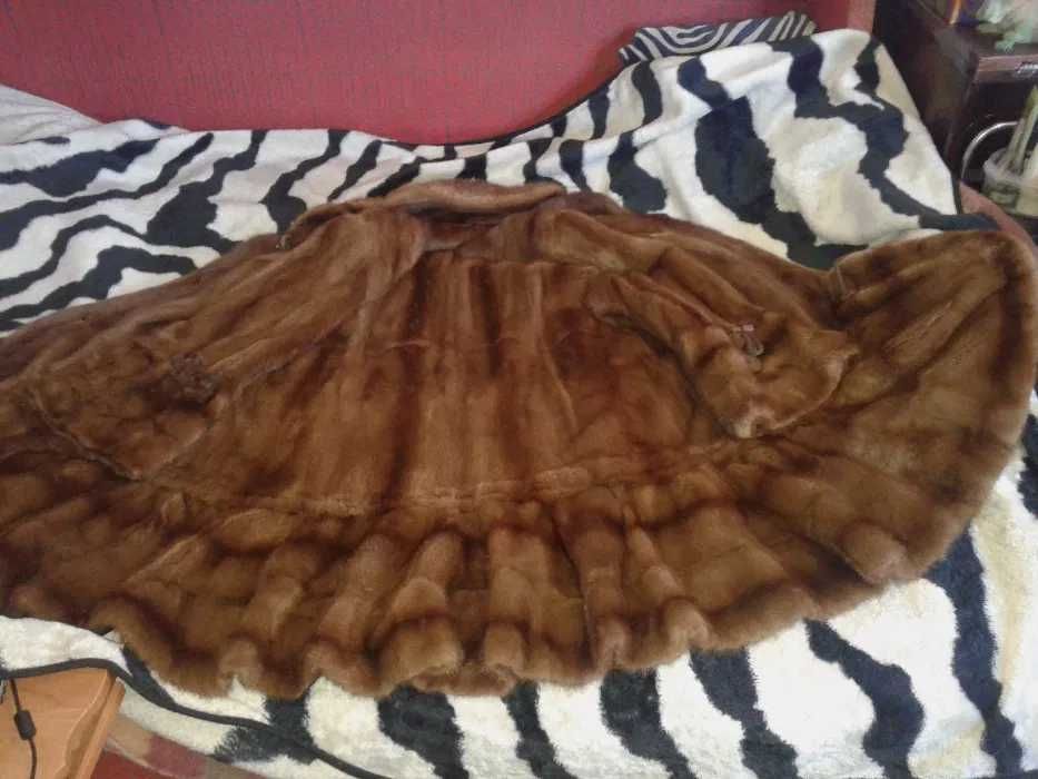 Шуба натуральная норковая. Размер 52-54.