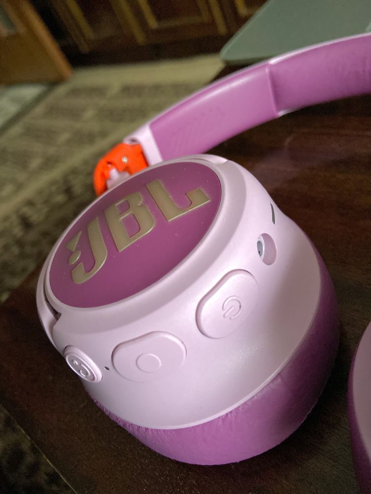 Терміново продам бездротові навушники JBL