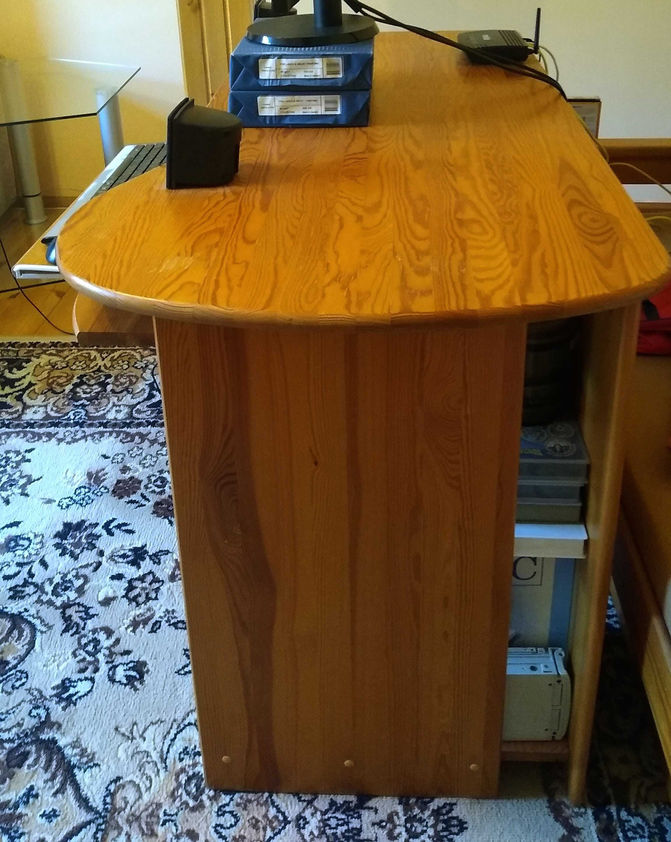 Przestronne drewniane sosnowe biurko pod komputer