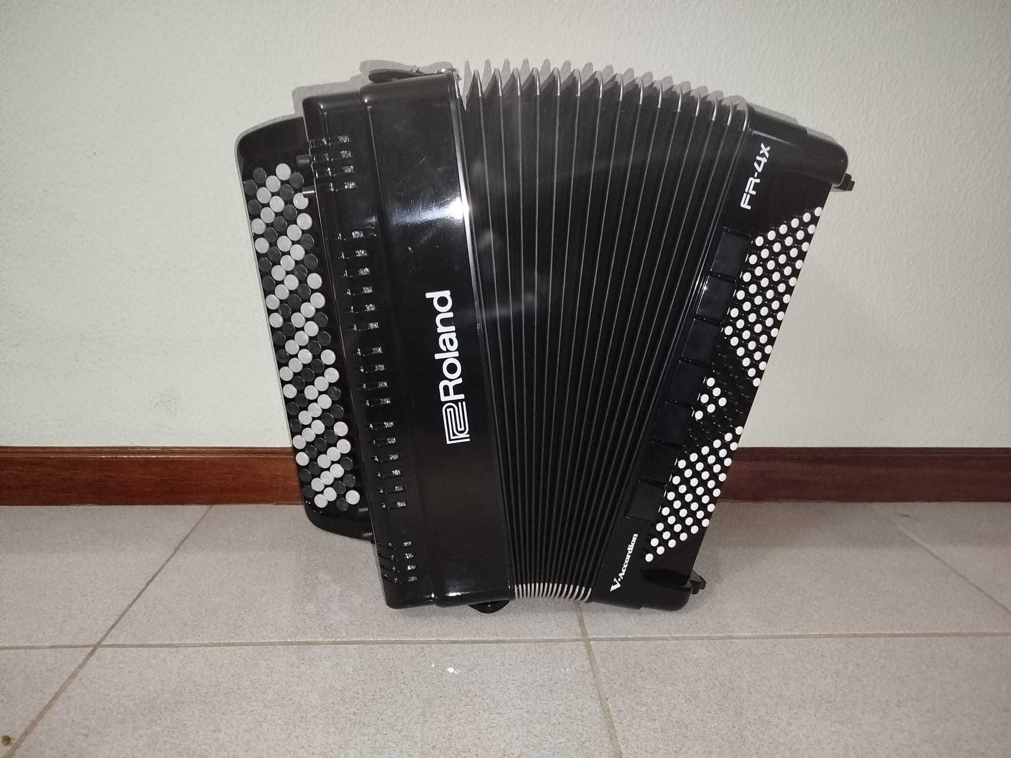 Acordeão Roland FR-4x