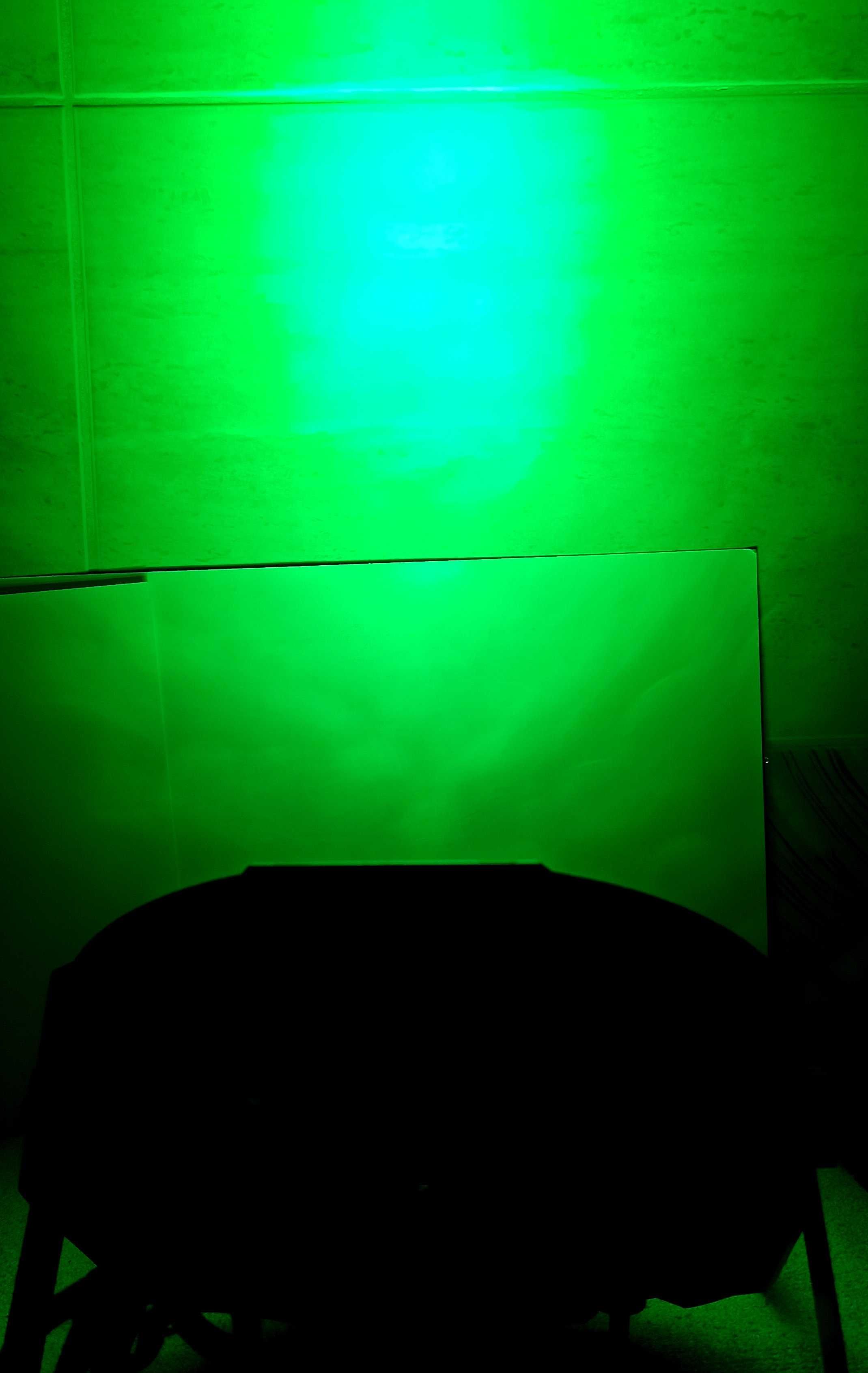 Imprezowy reflektor sceniczny 36 LED.