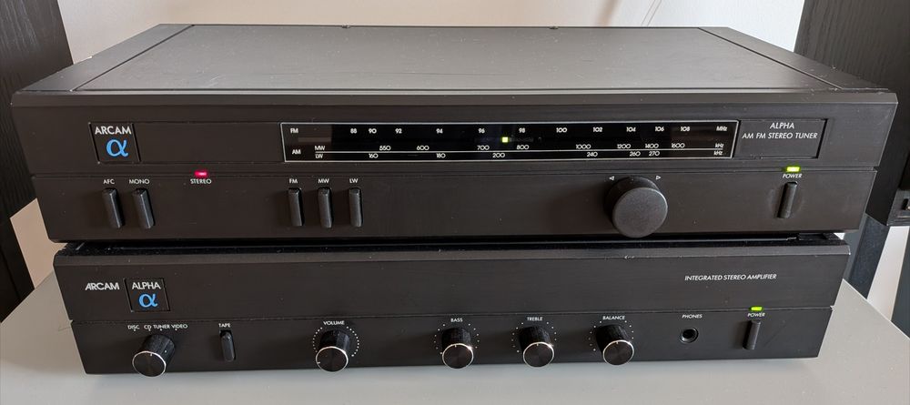Amplificador e sintonizador Arcam