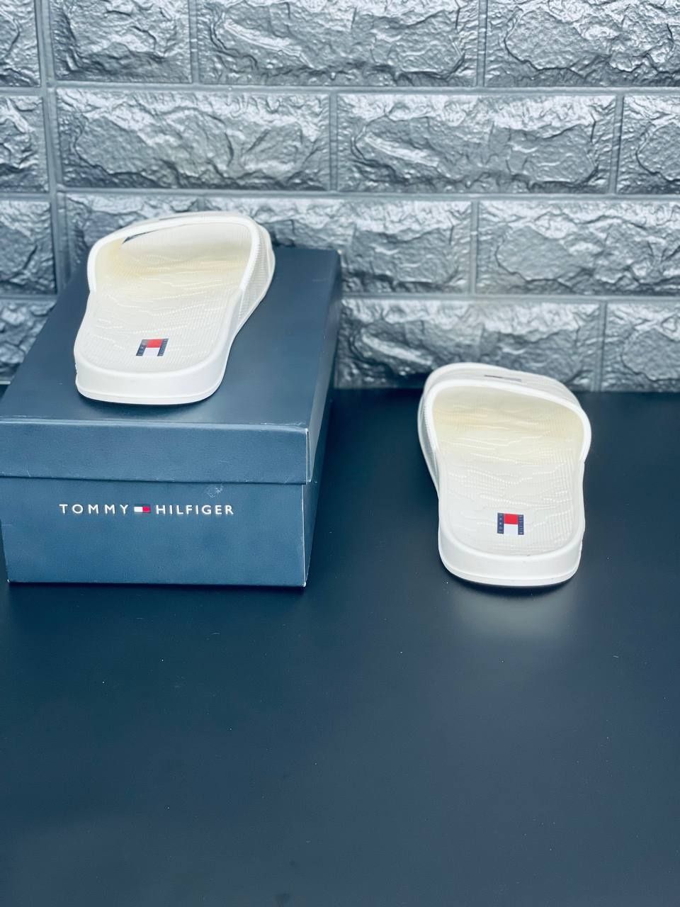 Мужские пляжные шлепанцы Tommy Hilfiger белые уличные тапочки