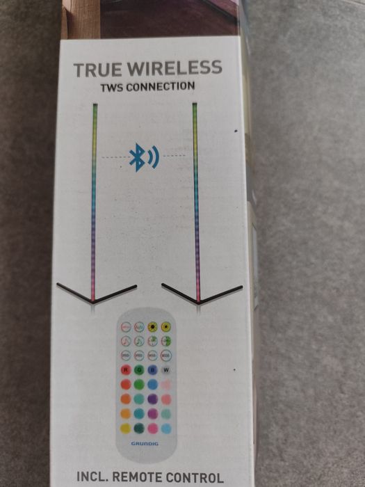 Bezprzewodowa lampa stojąca RGB