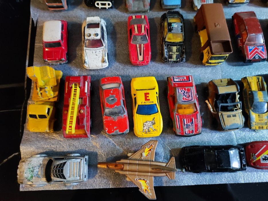 Carros em metal antigos Majorette e Burago