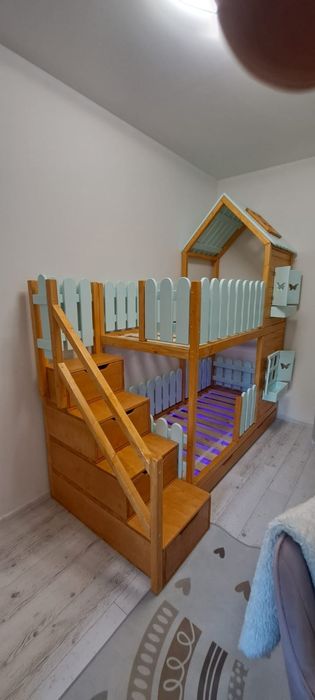 Łóżko piętrowe domek drewniany lakierowany +kolor