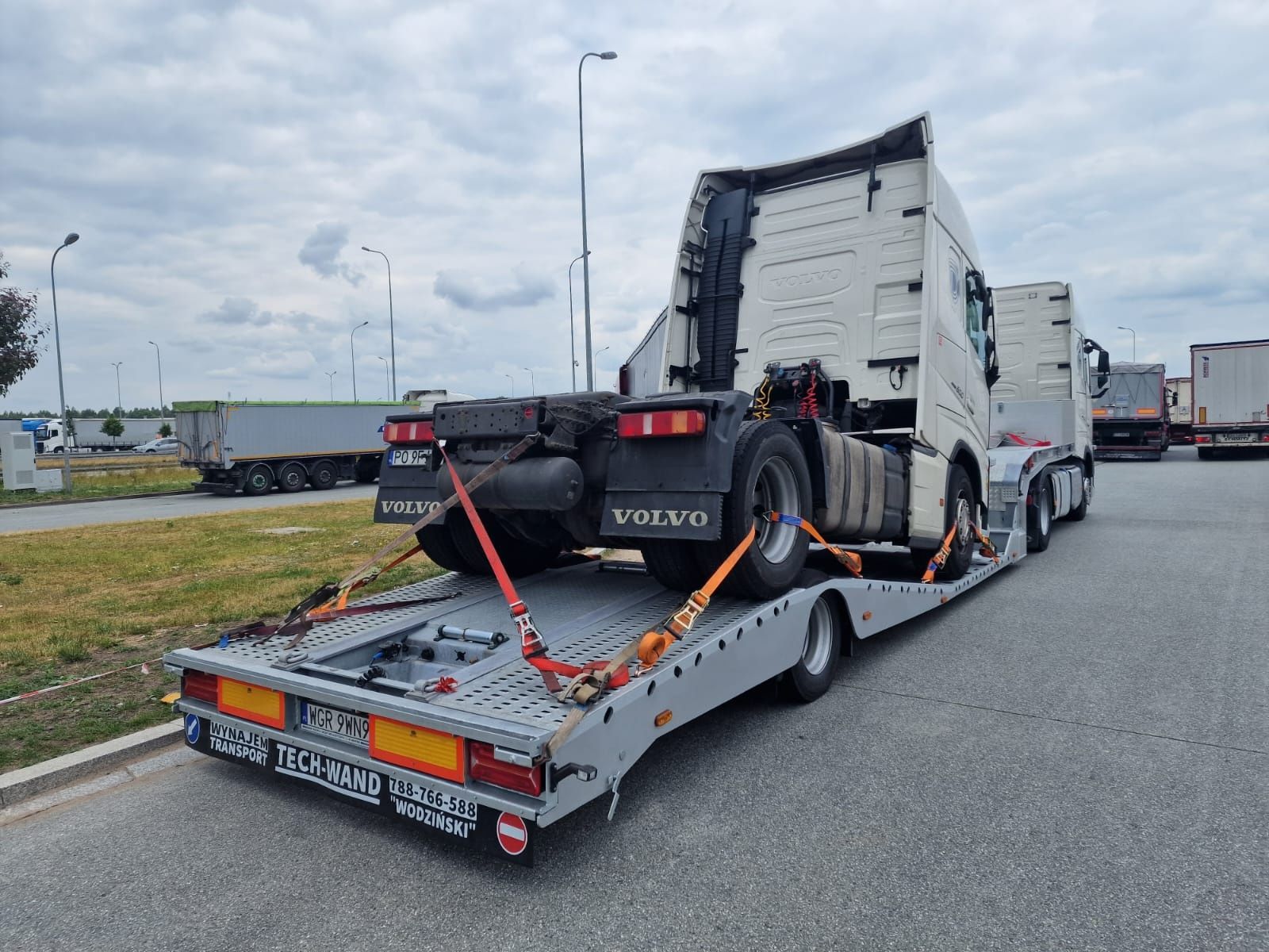 Naczepa niskopodwoziowa do transportu ciągników TIR wynajem