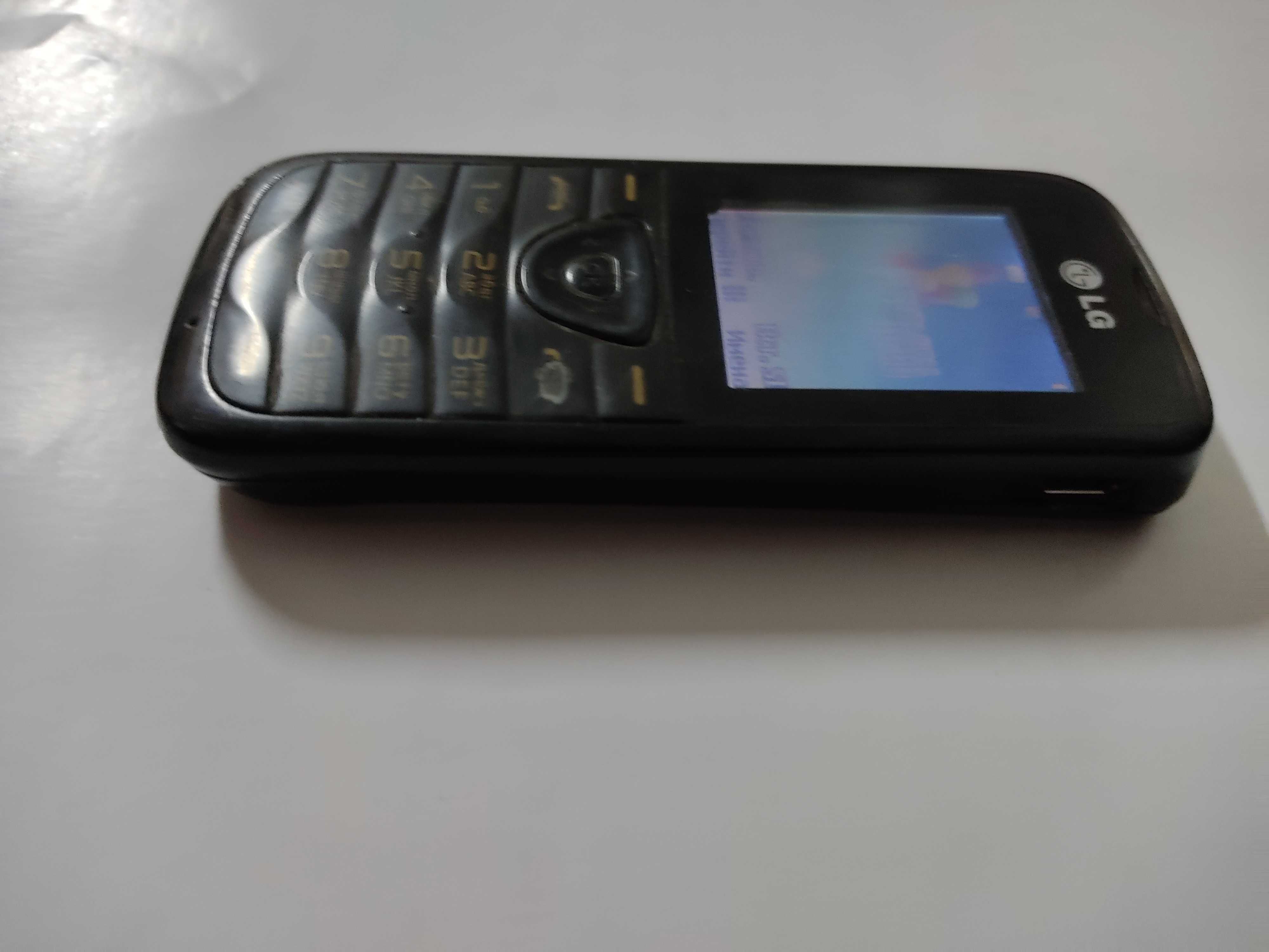 телефон LG Dual Sim A230