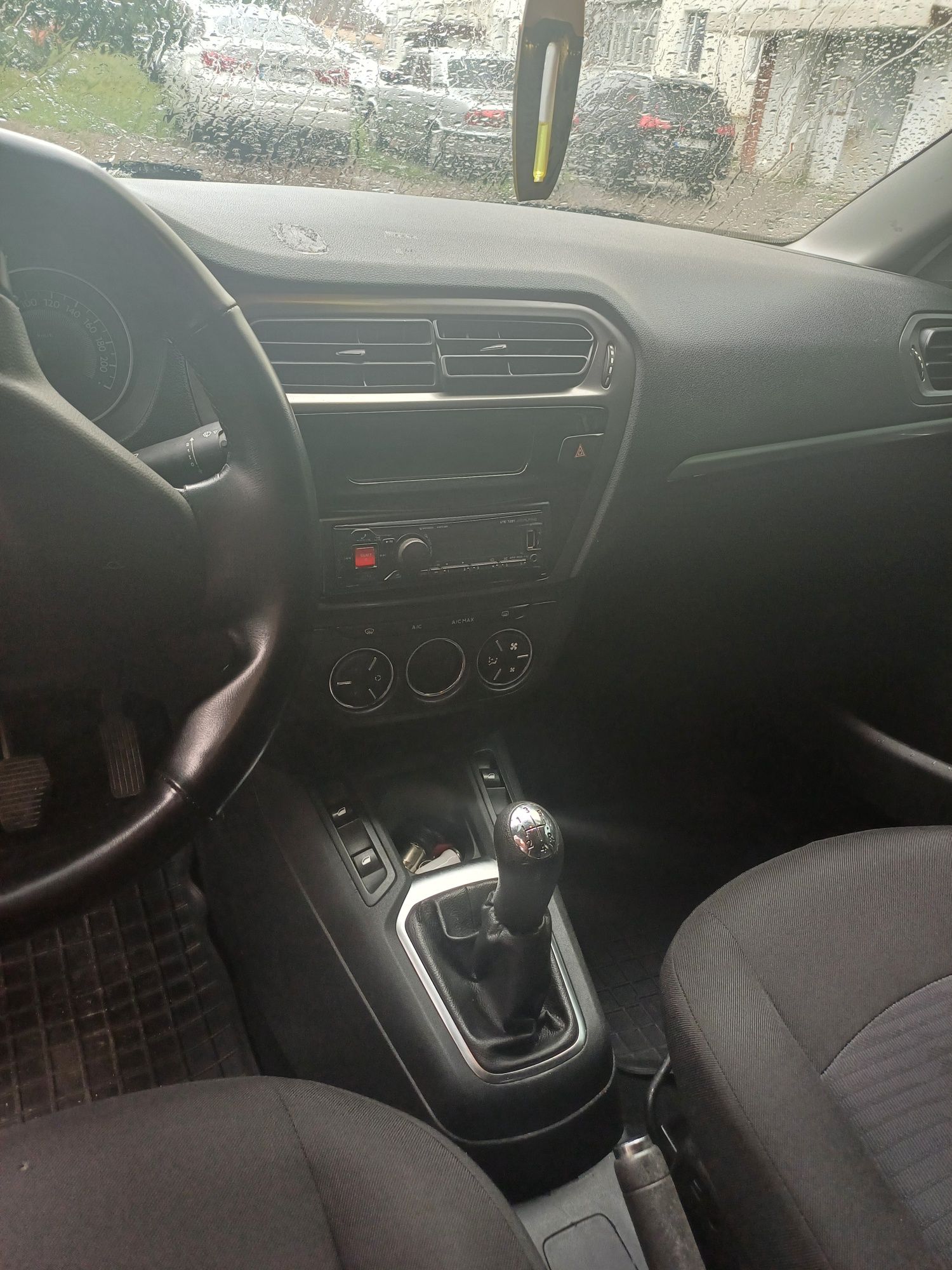 Peugeot 301 .                .