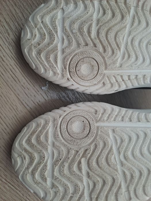 Tenis de Desporto com Banda Autoaderente da Decathlon 
Marca Artengo
T