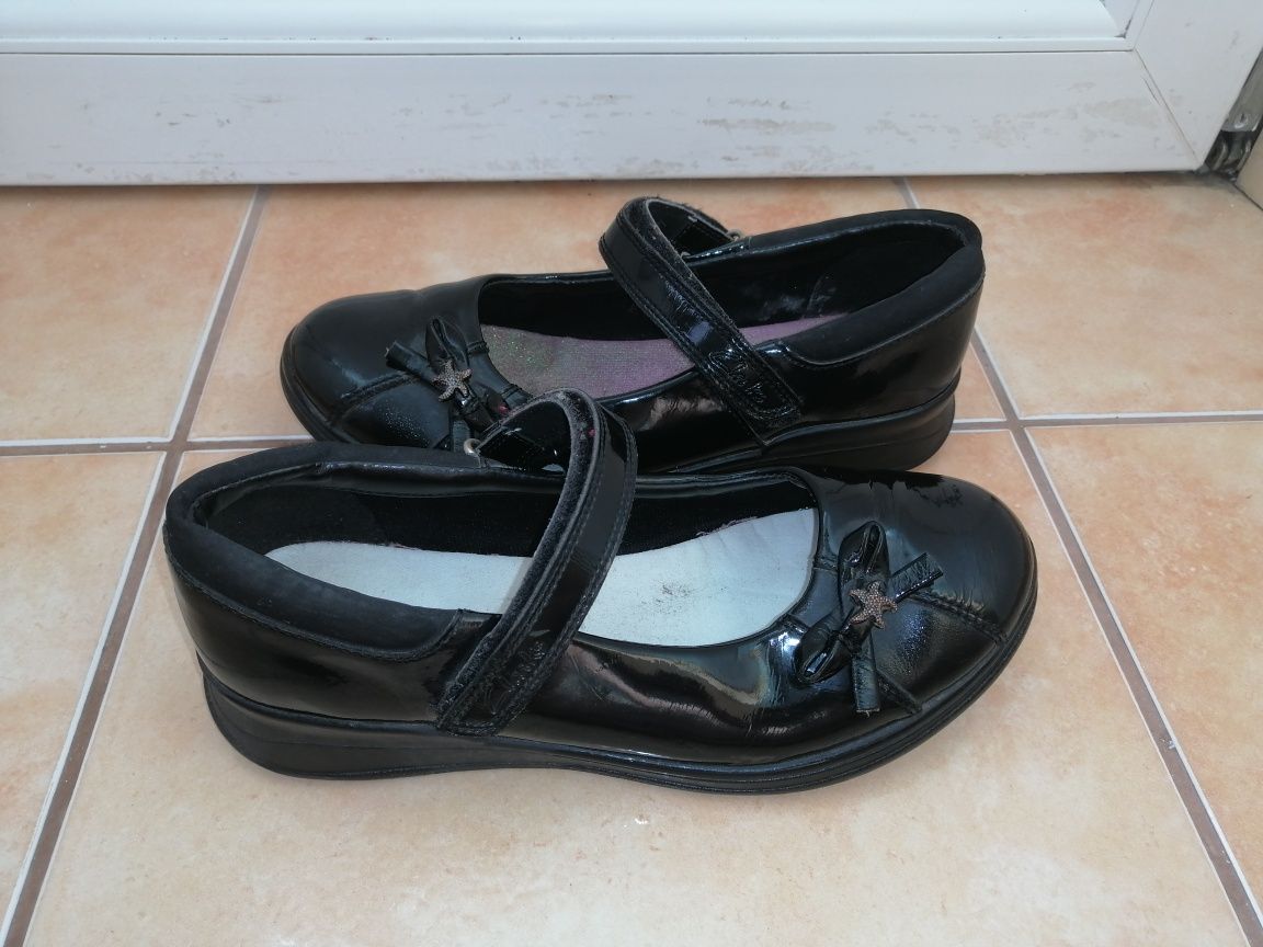 Красивые кожаные лаковые чёрные туфли туфельки туфлi Clarks Clark's 34