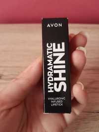 Lśniąca szminka z kwasem hialuronowym Hydramatic Shine 3,6g Soft Nude.