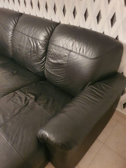 Sofá preto em pele Ikea