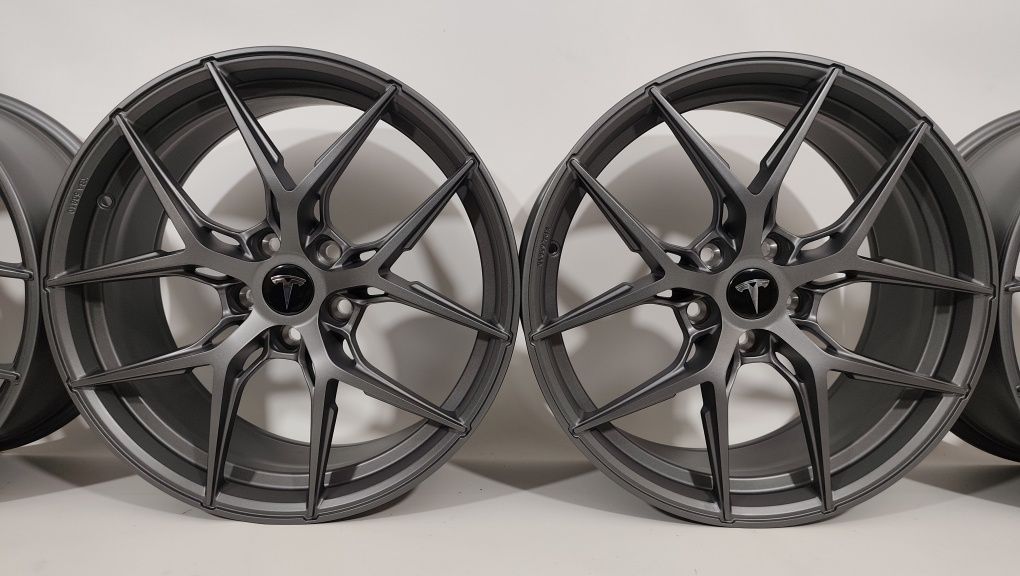 5x114,3 19" tesla 3 nowe motec mrc4 light