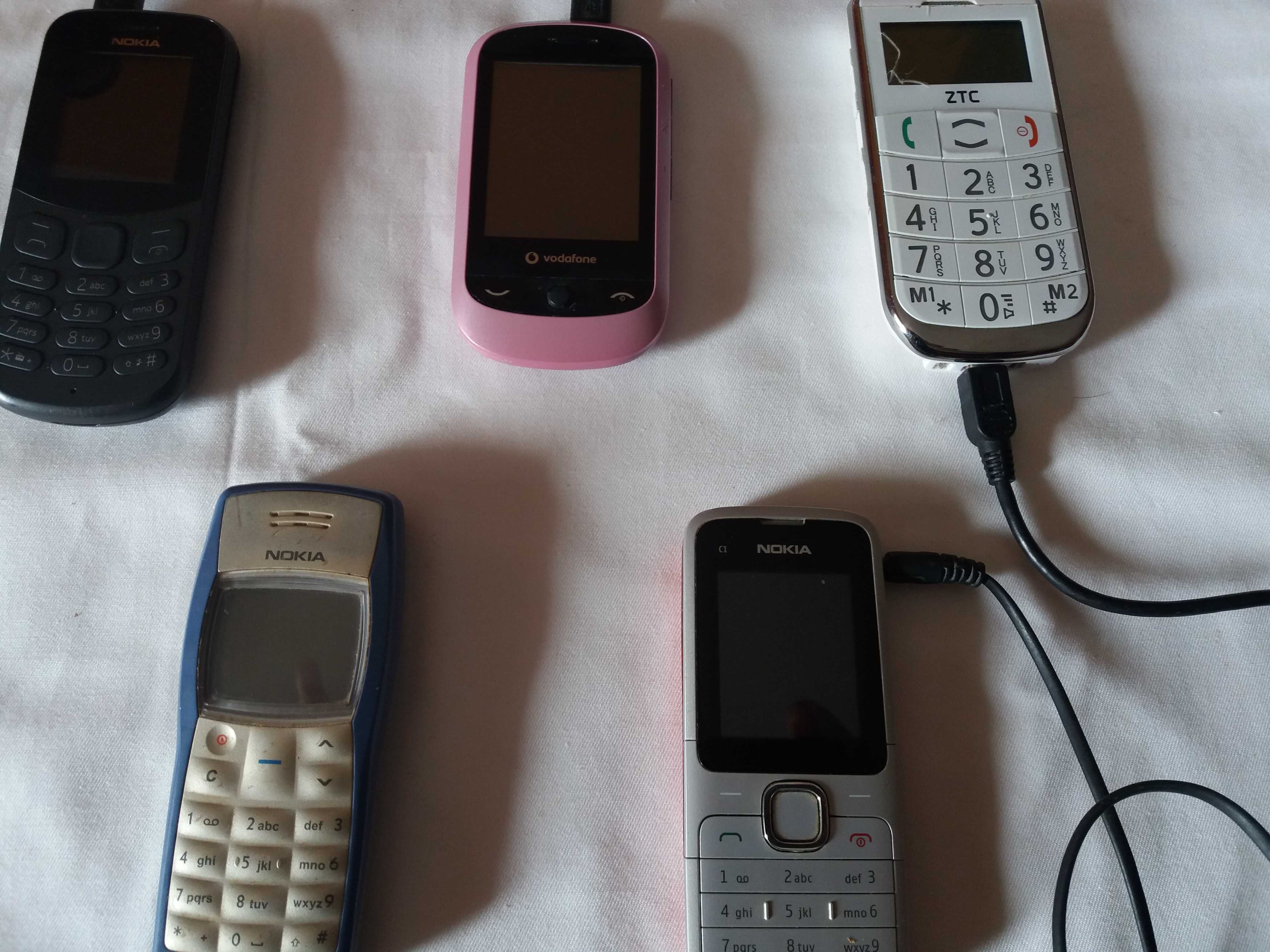 telefones fixos/portáteis e telemóveis