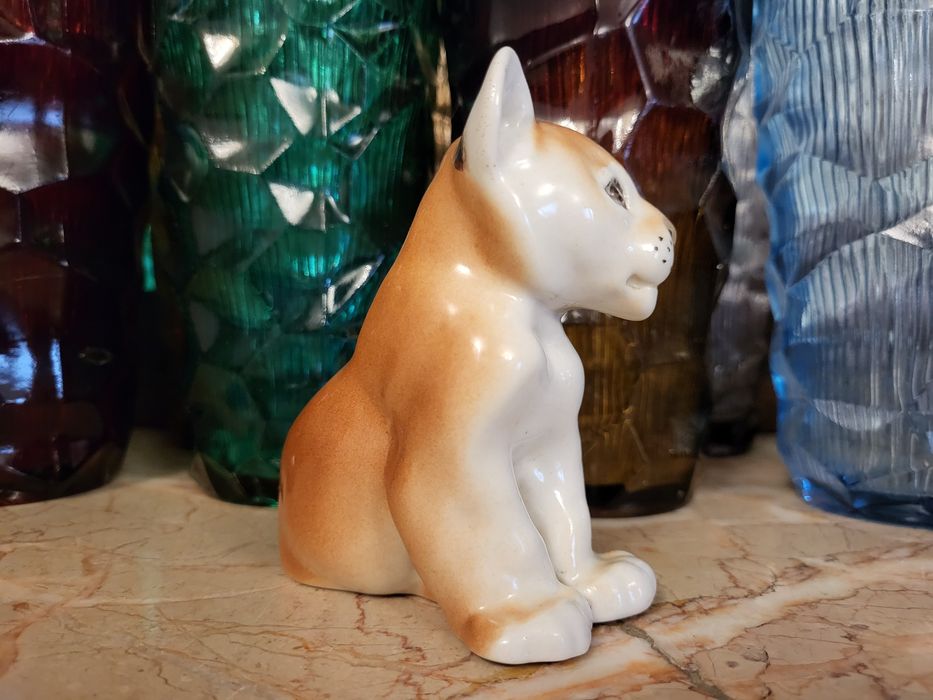 Porcelanowa figurka młodego lwa Łomonosow