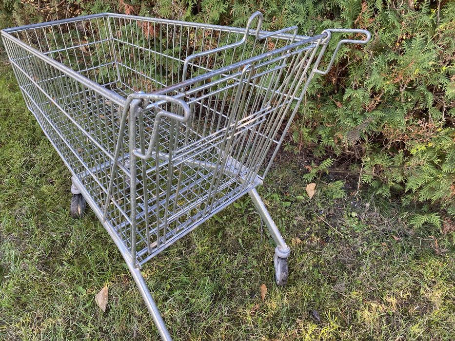 Duży wózek sklepowy