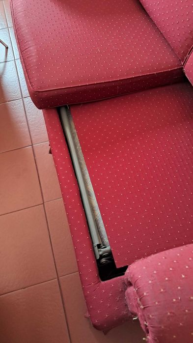 Sofá cama de 2 lugares vermelho + oferta capa cinza