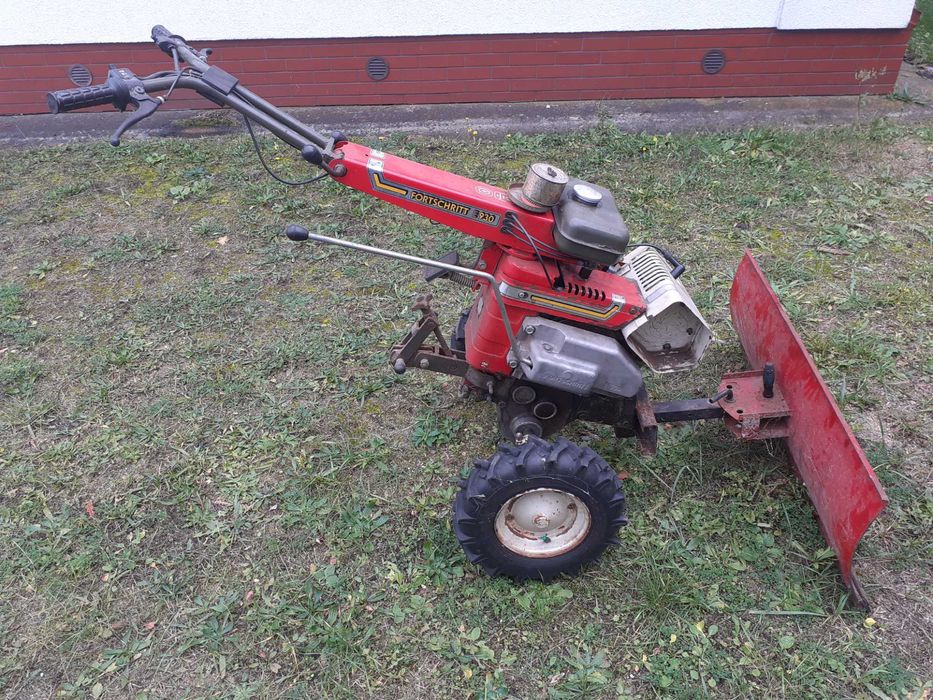 Traktorek ogrodowy FORTSCHRITT E930