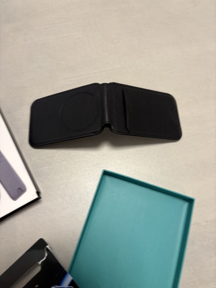 ESR Magsafe Halolock Wallet Stand etui portfel magnetyczny