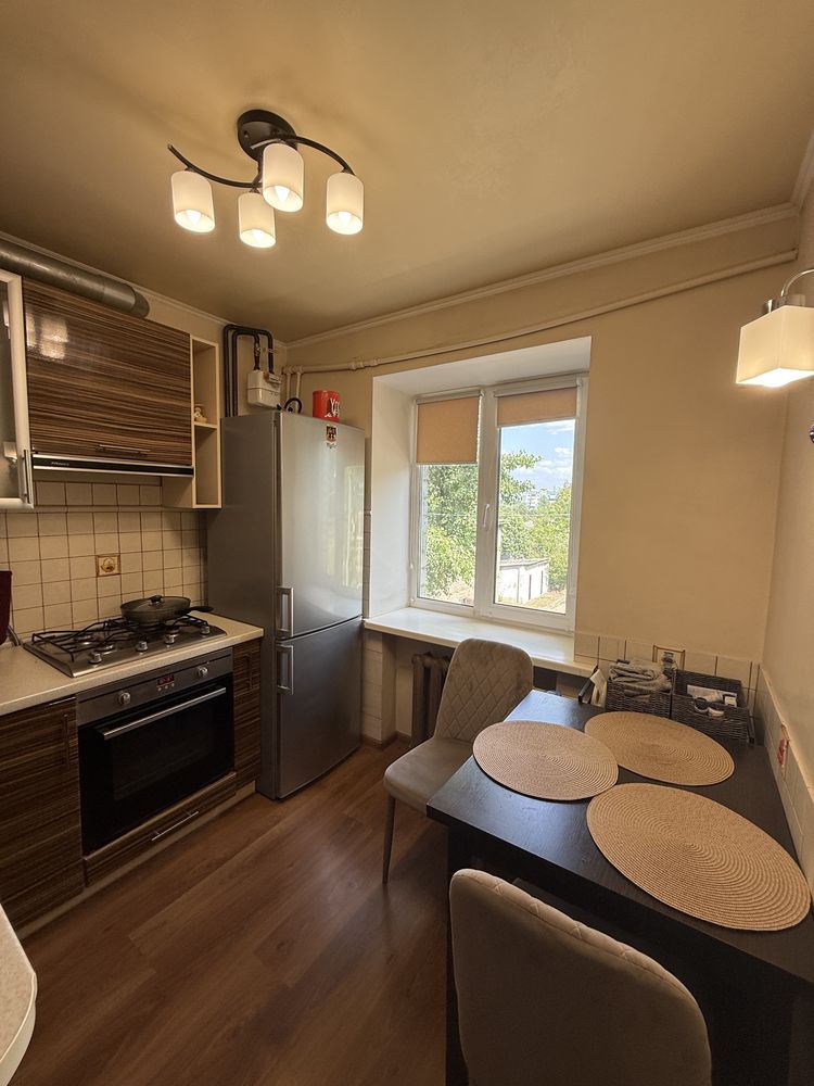 Продается 2 к квартира, 12 квартал , вул. Василя Сліпока