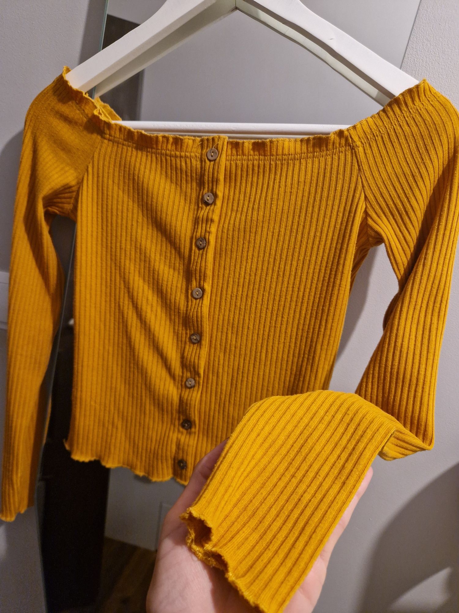 Piękna musztardowa bluzka z guzikami w prążki Bershka S prążkowana