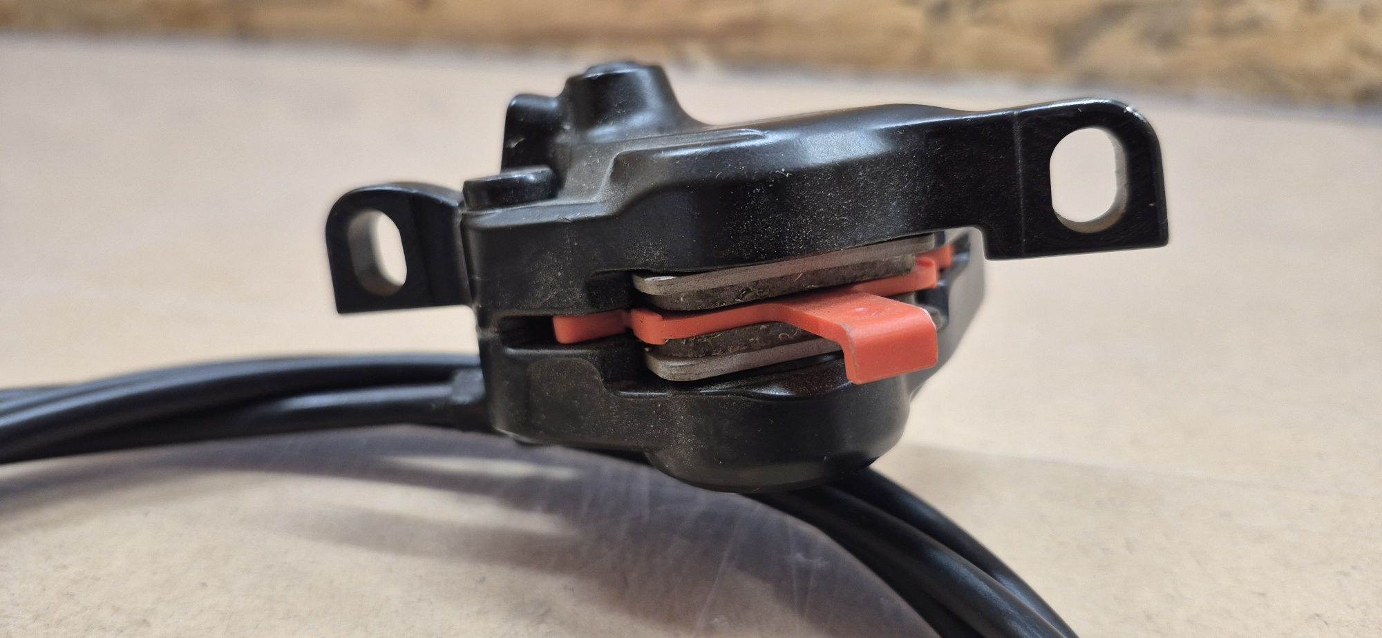 Zacisk hamulca Shimano BR-MT410 + przewód i klocki