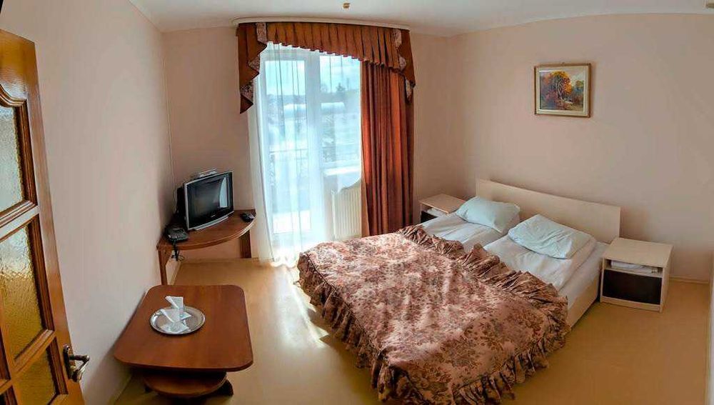 Готельно-ресторанний комплекс «Князь Олег» у Карпатах