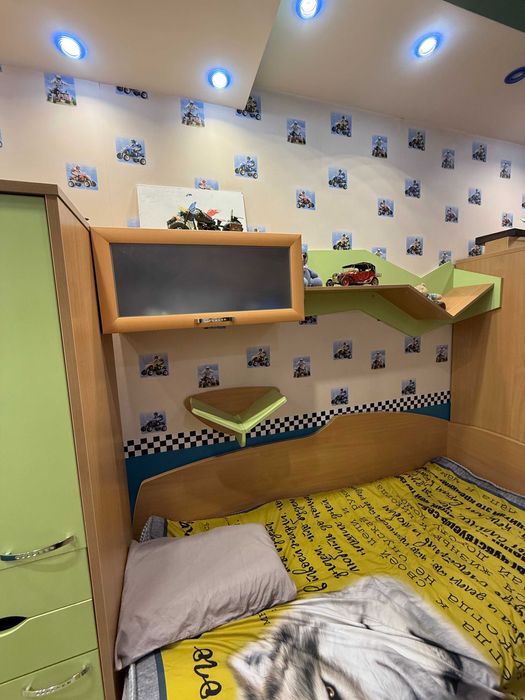 Комплект мебелів для кімнати підлітка