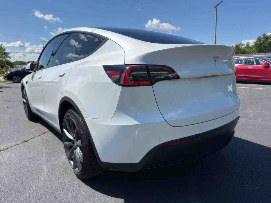 Tesla Model Y Long Range      2021