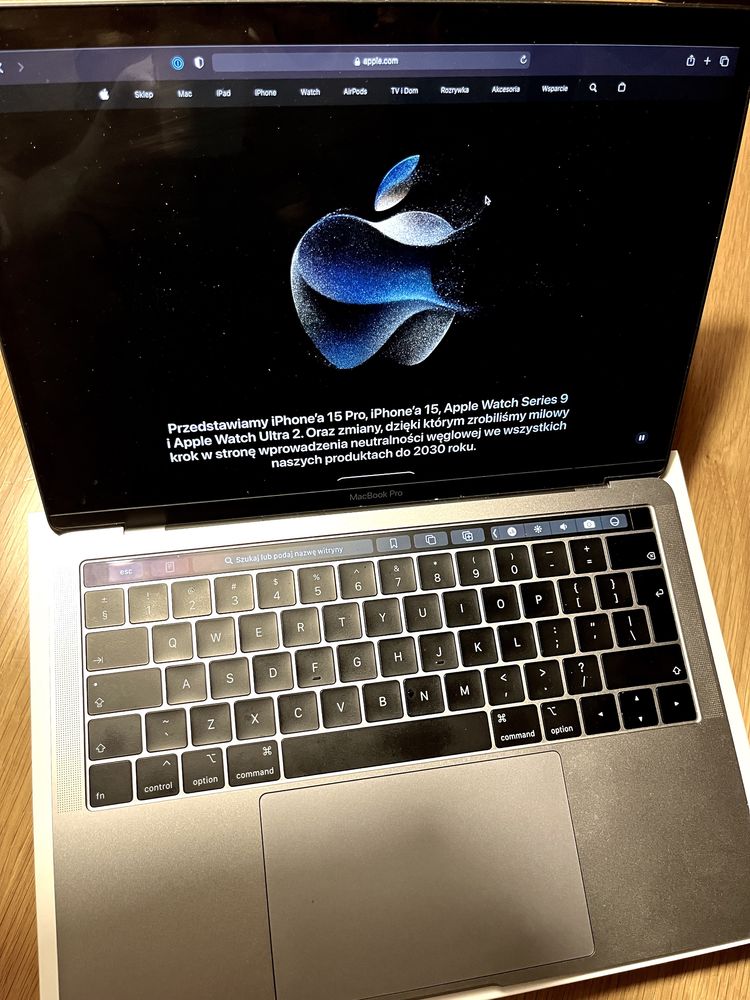 MacBook Pro 13 z TouchBar i5/8GB/256 GB | jak nowy 284 cykle baterii