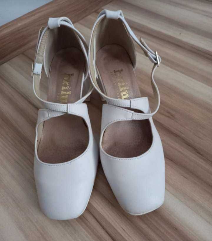 buty ślubne białe
