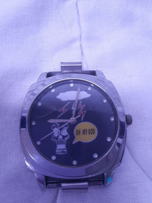 Продам новые механические часы.