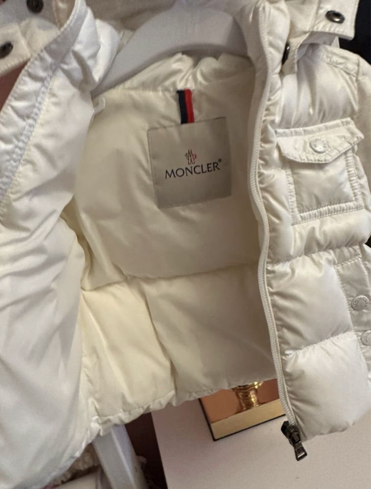 Kurtka zimowa odpinany kaptur z odpinanym futerkiem Moncler 68cm