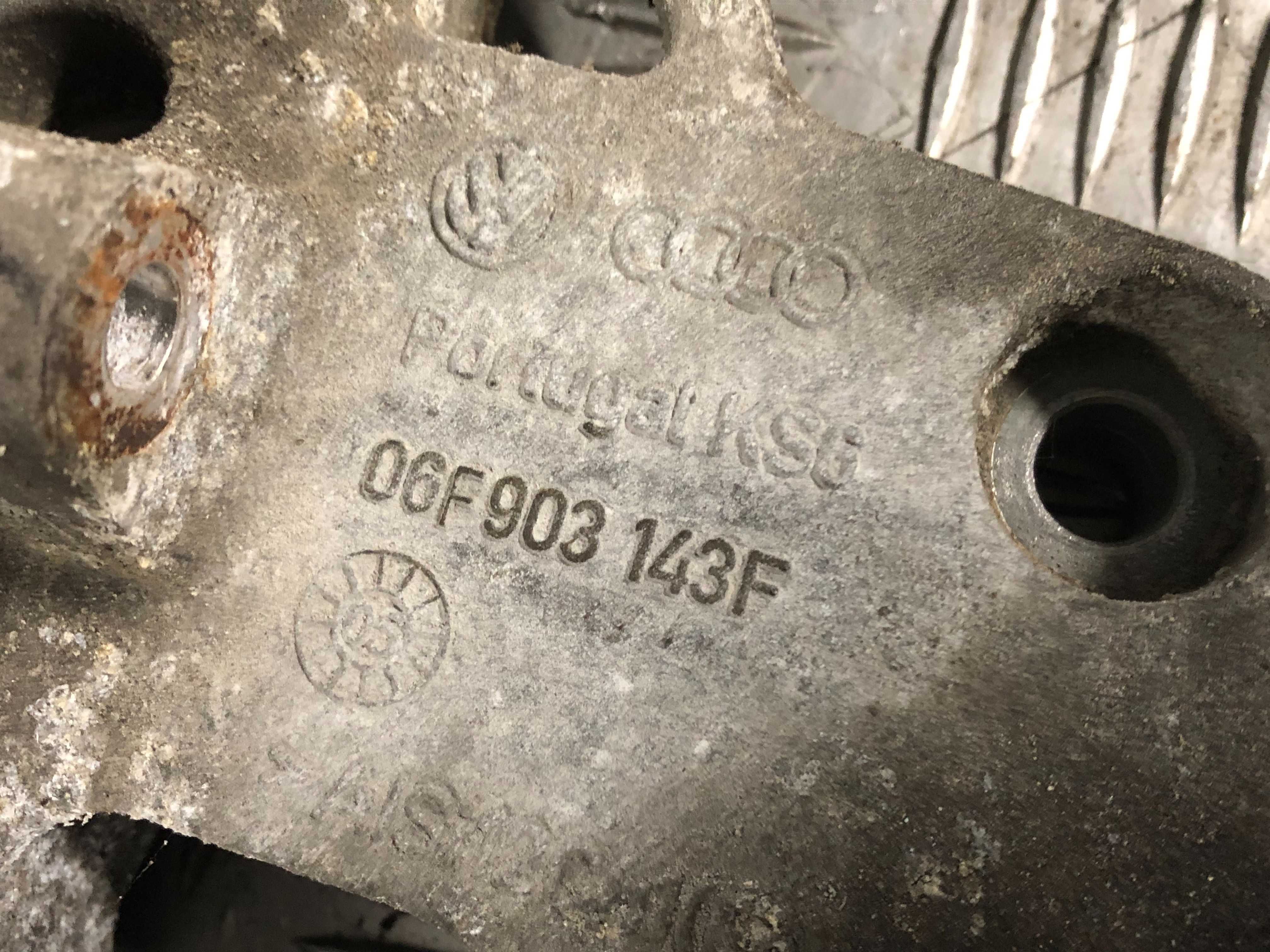 Łapa podstawa podpora alternatora Audi Golf VI A3 8P 1.6 Mpi 2.0 Fsi