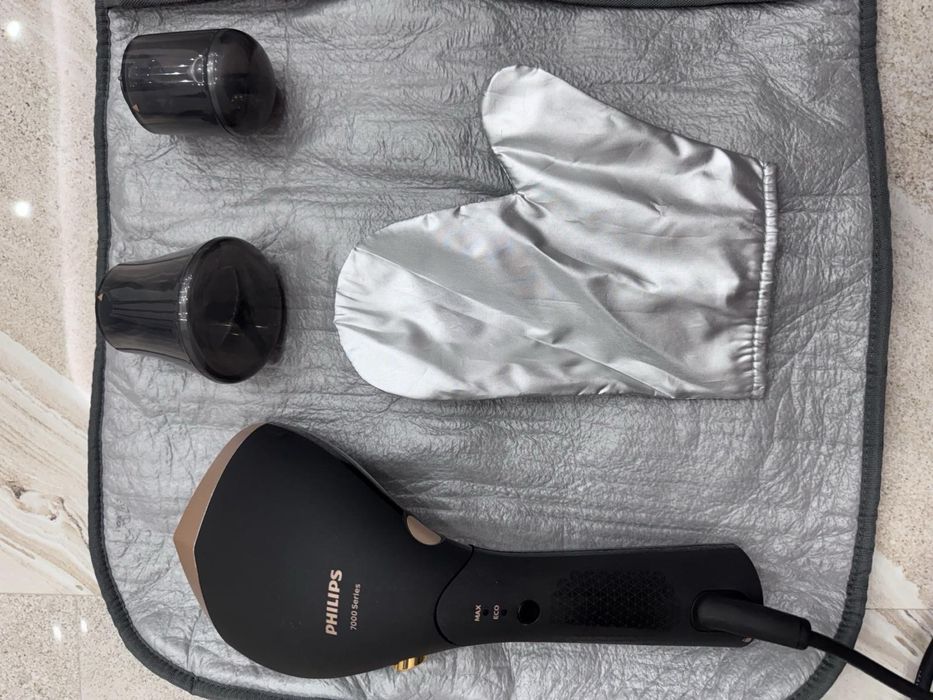 Вертикальний відпарювач ручний Philips STH7060/80