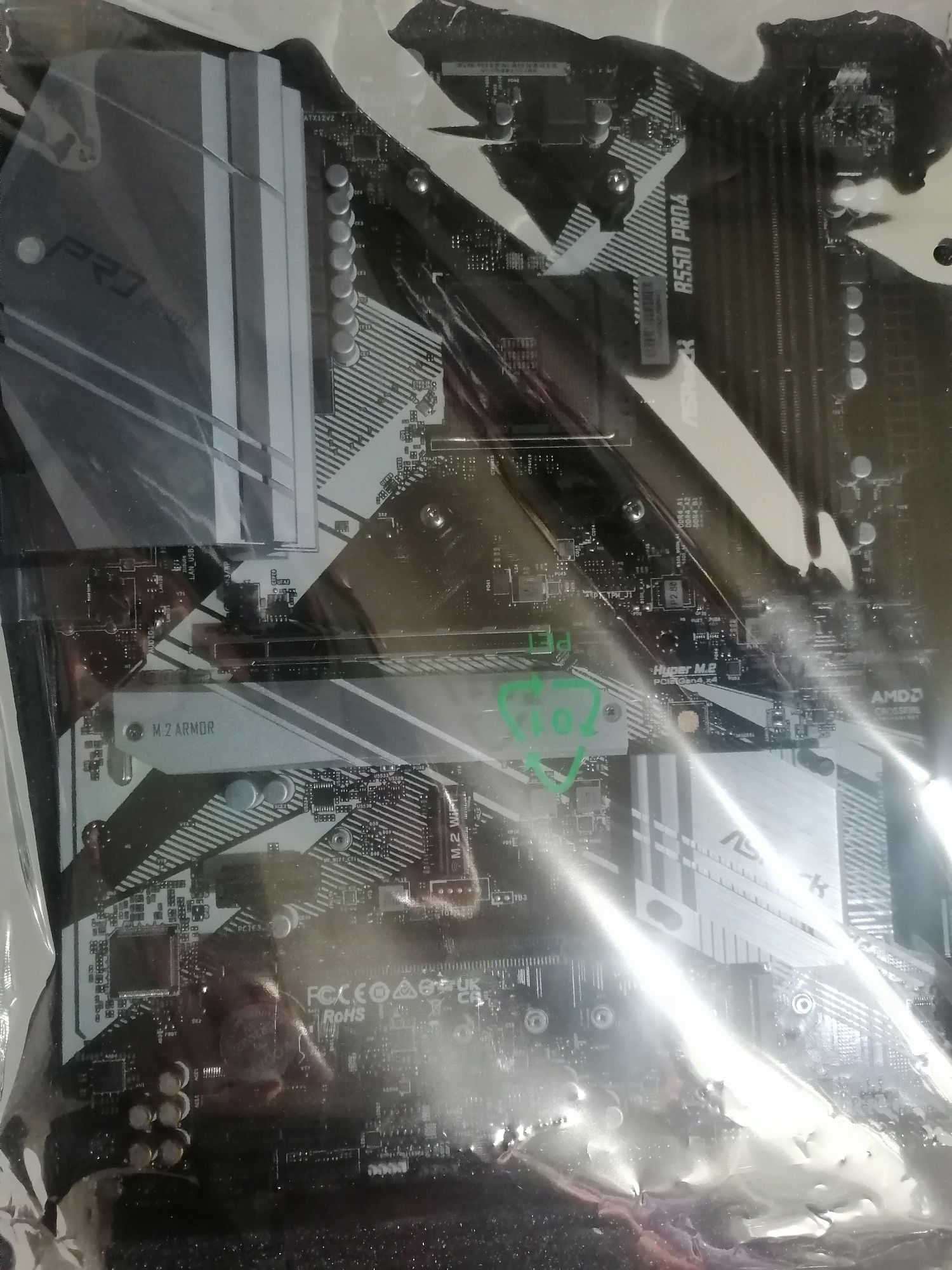 Продам матеінську плату AsRock b550 pro4