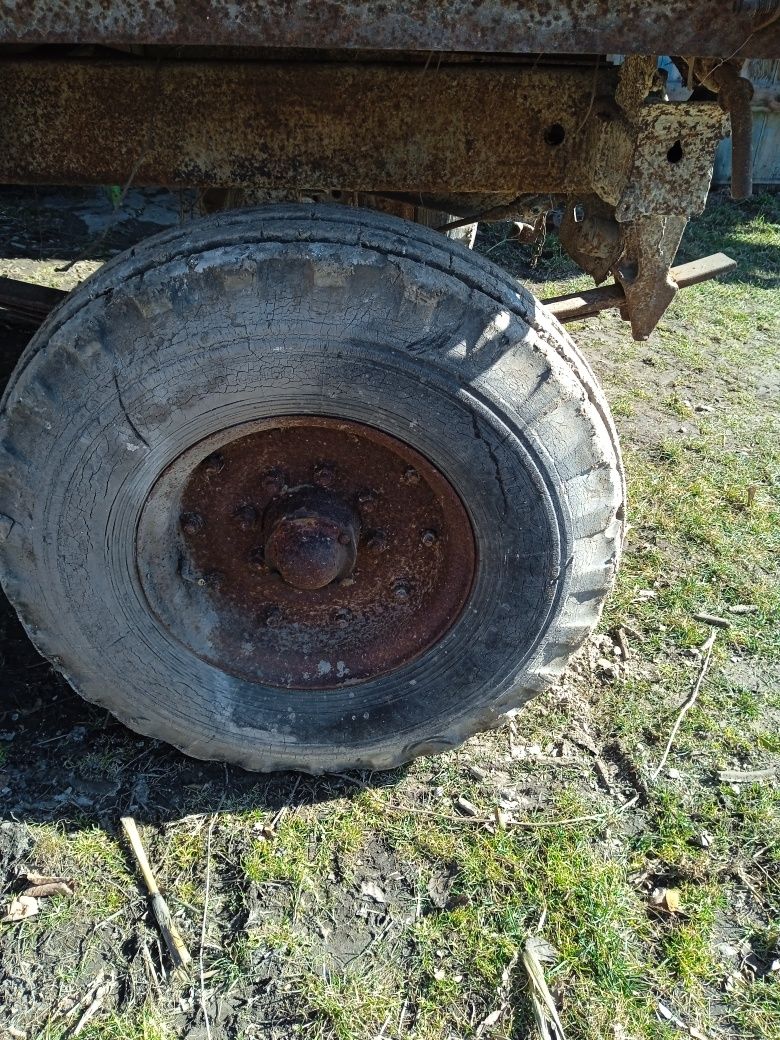 Продам тракторний прицеп 2 птс4