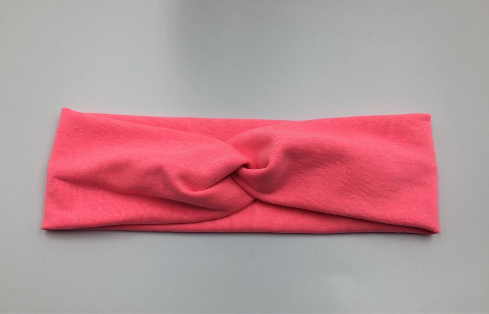 Przwplatana opaska w kolorze różowym handmade