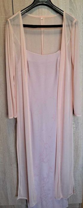 Продам ніжне вечірнє плаття рожевого кольору, розмір М