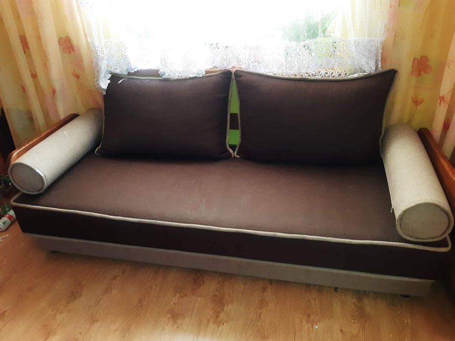 Sofa z poduszkami 80x200