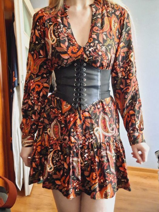 Wzorzysta mini sukienka