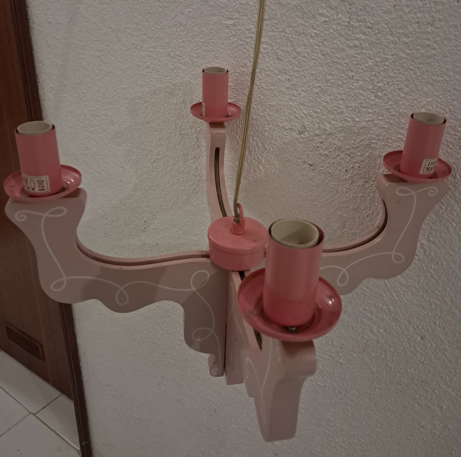 Candelabro para teto de quarto de menina