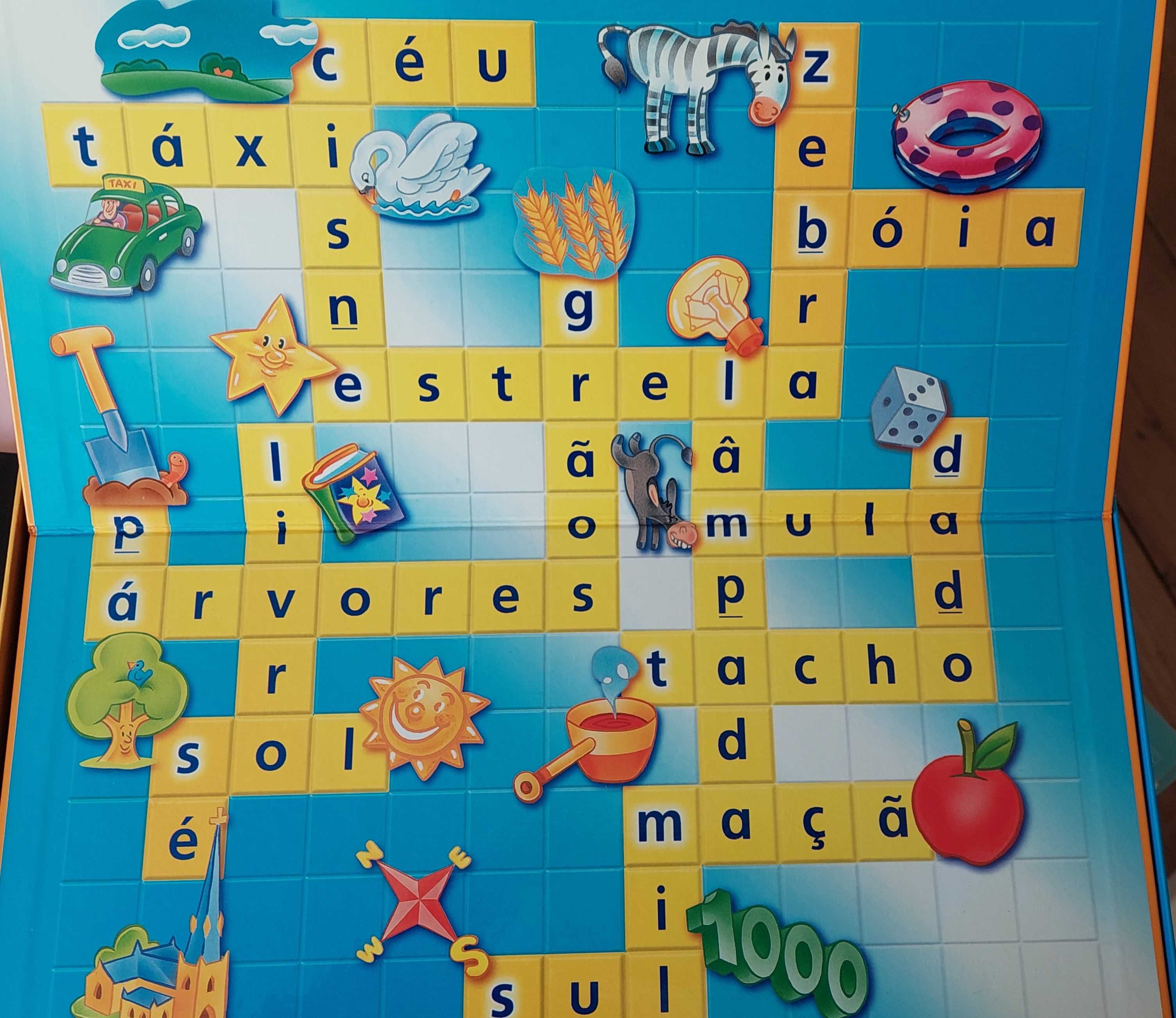 Jogo de tabuleiro SCRABBLE - MATTEL -