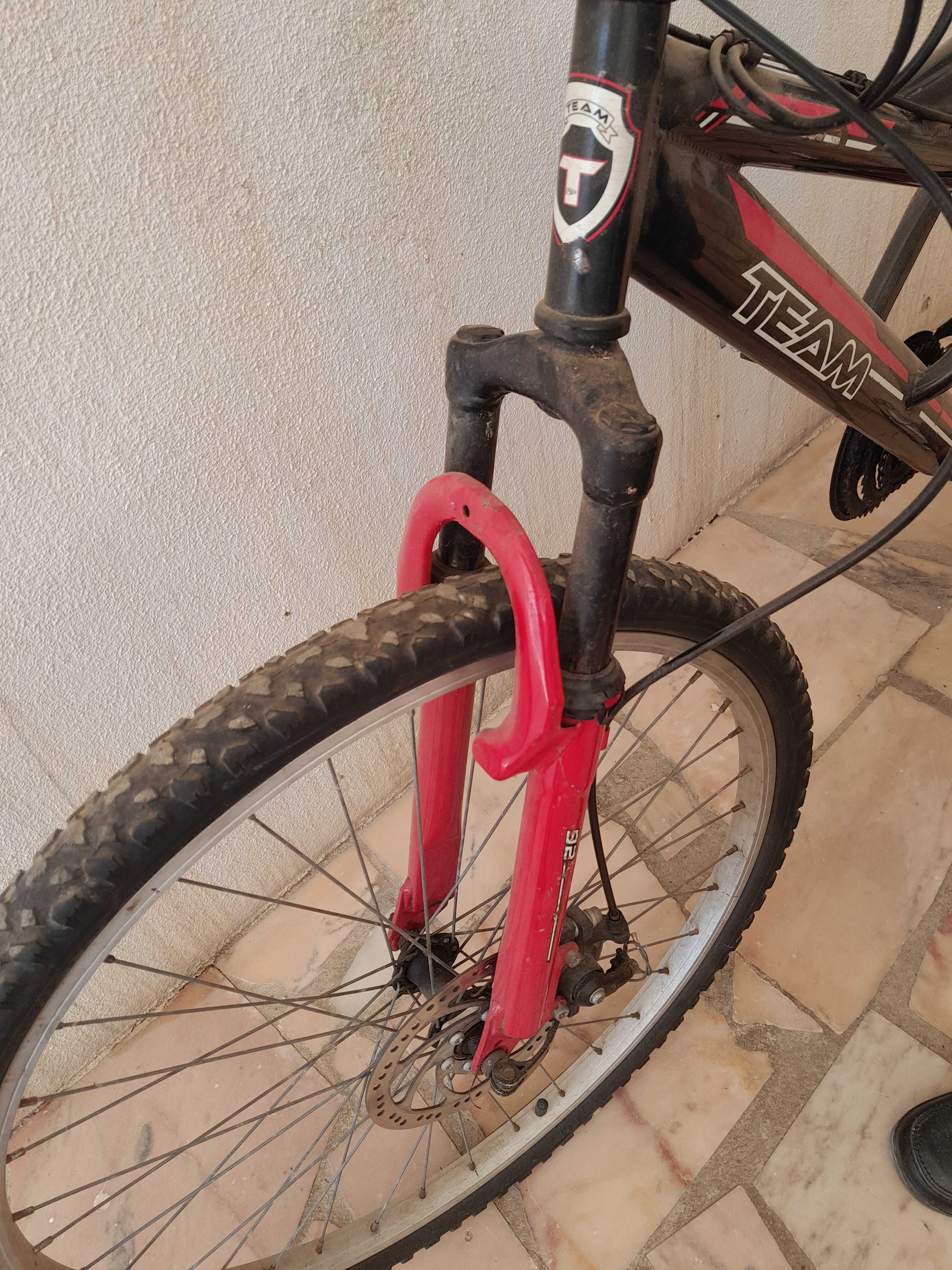 Bicicleta btt com amortecedores