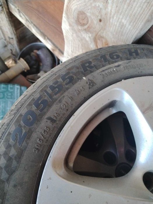 Opony zimowe na felgach aluminiowych Borbet 205/55 R16